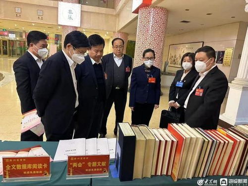 滕州市圖書館首次走進(jìn)兩會現(xiàn)場，提供專業(yè)文獻(xiàn)信息咨詢服務(wù)